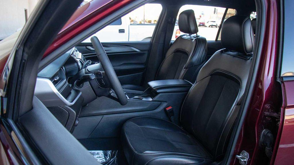 used 2024 Jeep Grand Cherokee car, priced at $29,750