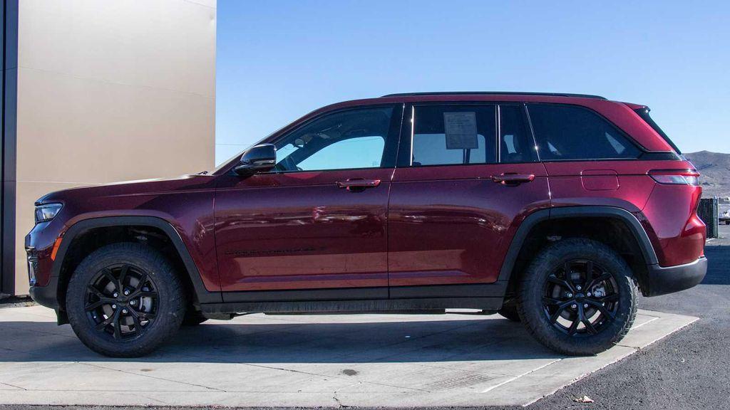 used 2024 Jeep Grand Cherokee car, priced at $29,750