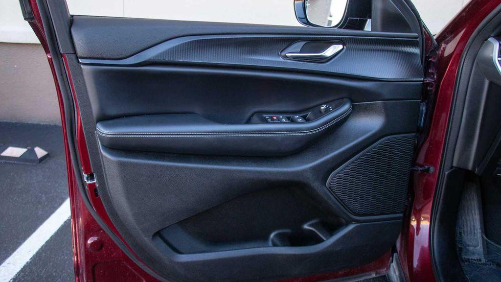 used 2024 Jeep Grand Cherokee car, priced at $29,750