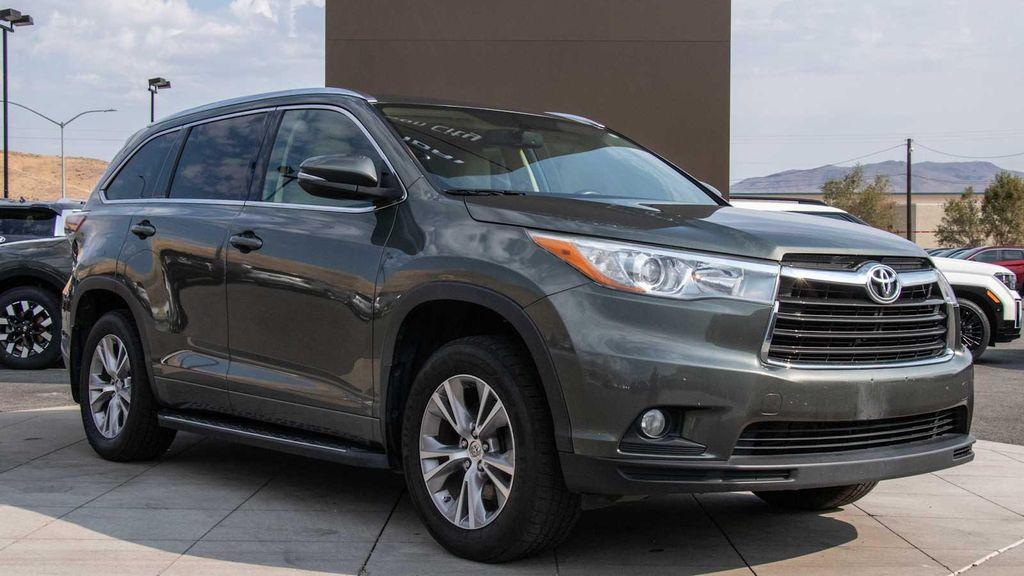 used 2015 Toyota Highlander car, priced at $19,350