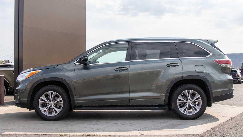 used 2015 Toyota Highlander car, priced at $19,350