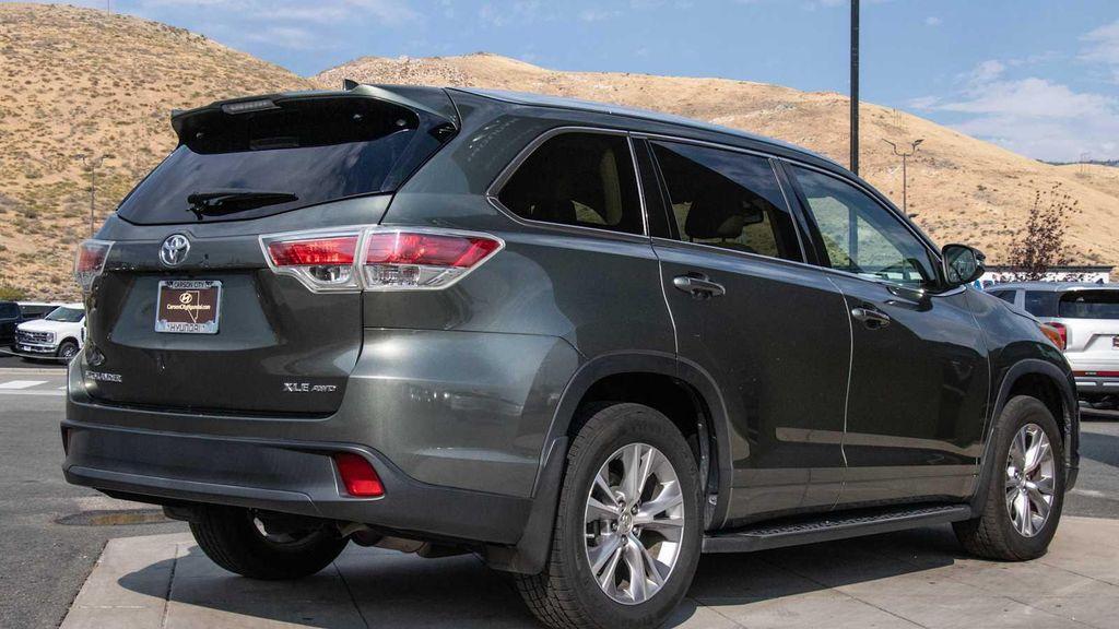 used 2015 Toyota Highlander car, priced at $19,350