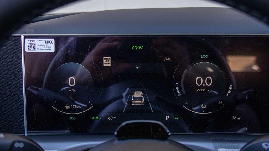 new 2025 Hyundai TUCSON Hybrid car, priced at $37,567