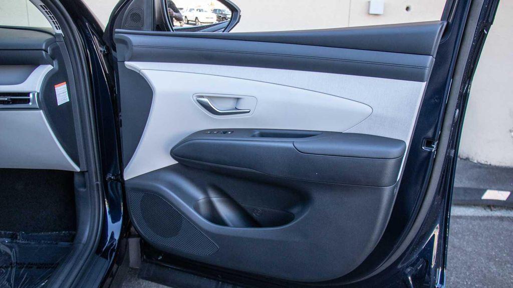 new 2025 Hyundai TUCSON Hybrid car, priced at $37,567