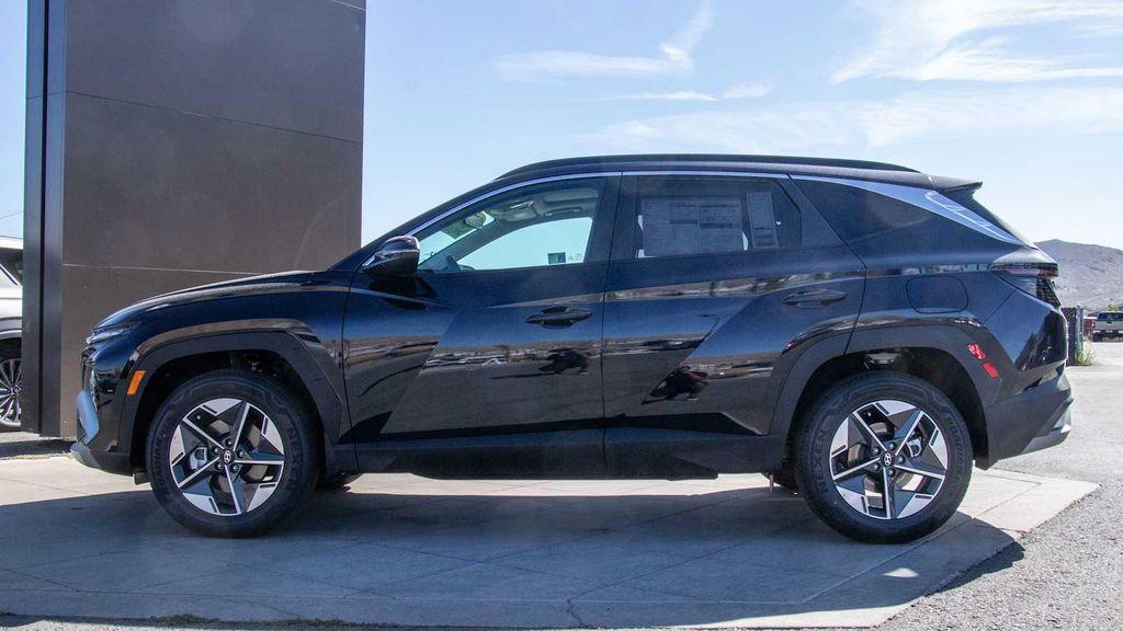 new 2025 Hyundai TUCSON Hybrid car, priced at $37,567