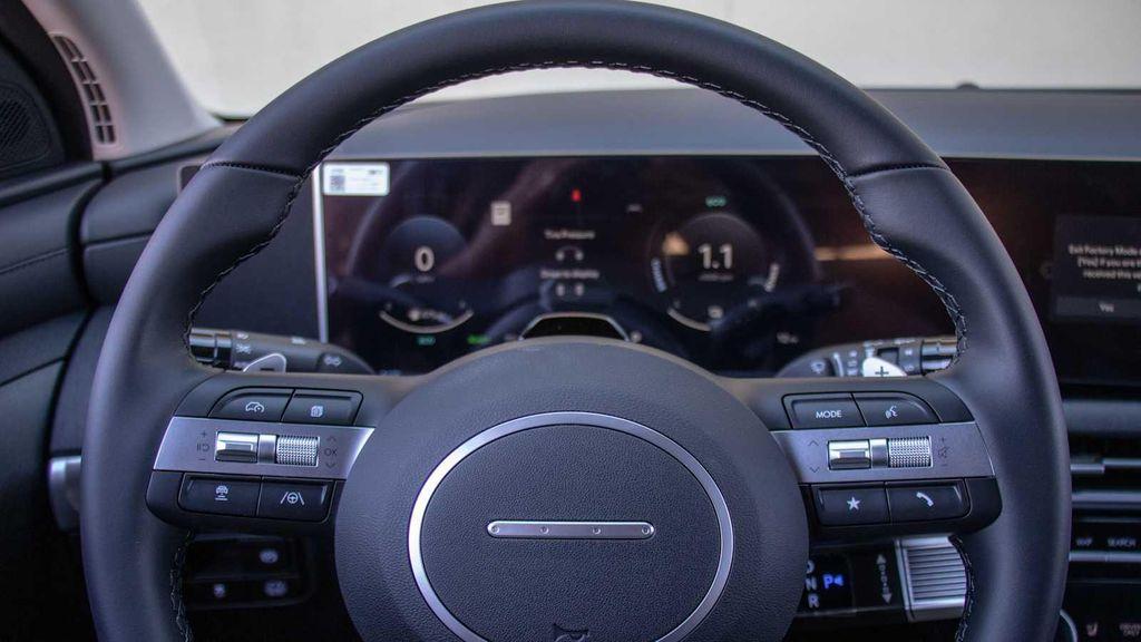 new 2025 Hyundai TUCSON Hybrid car, priced at $38,119