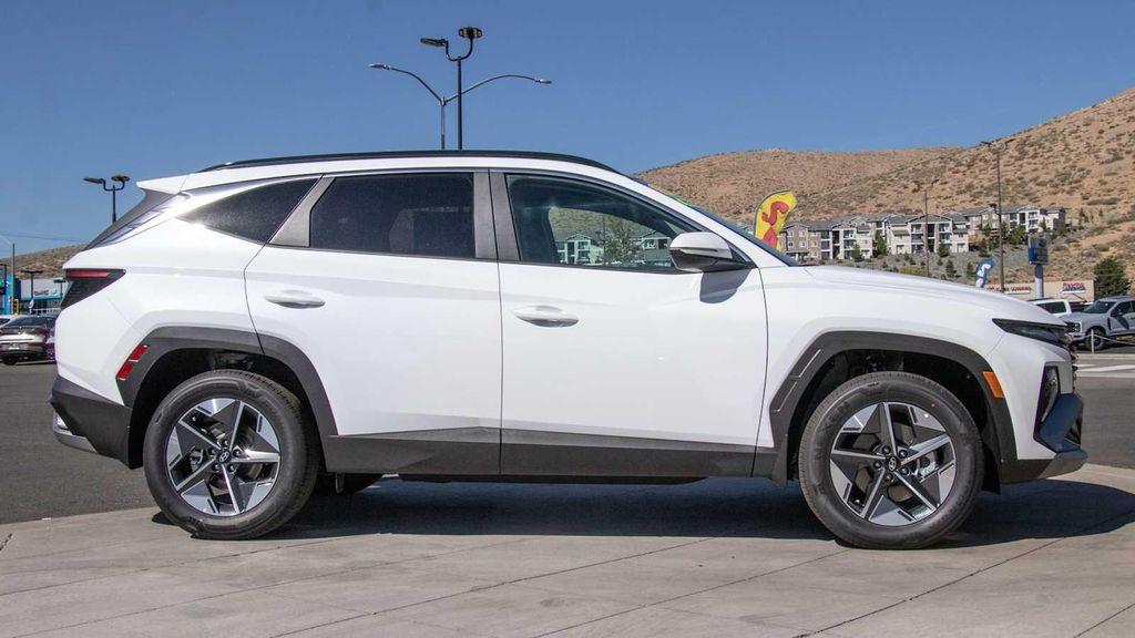 new 2025 Hyundai TUCSON Hybrid car, priced at $38,119