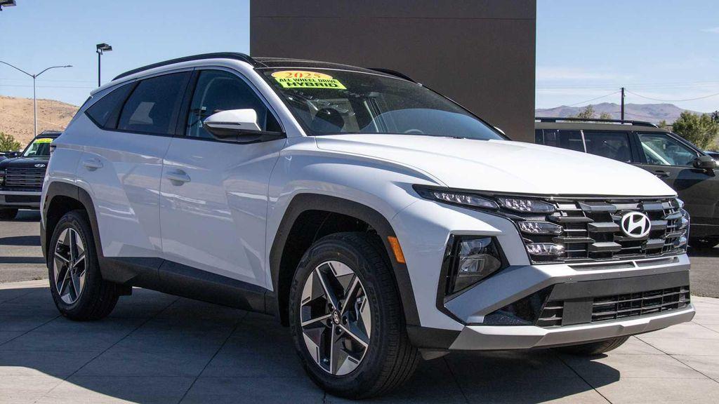 new 2025 Hyundai TUCSON Hybrid car, priced at $39,560