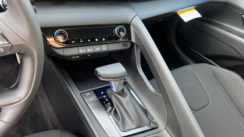 new 2025 Hyundai Elantra car, priced at $25,010