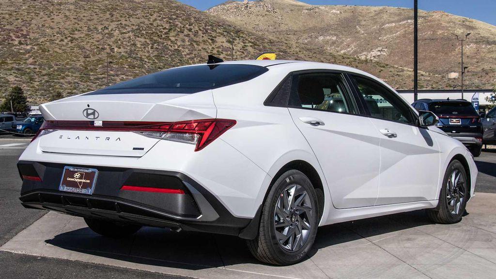 new 2025 Hyundai ELANTRA HEV car, priced at $27,710