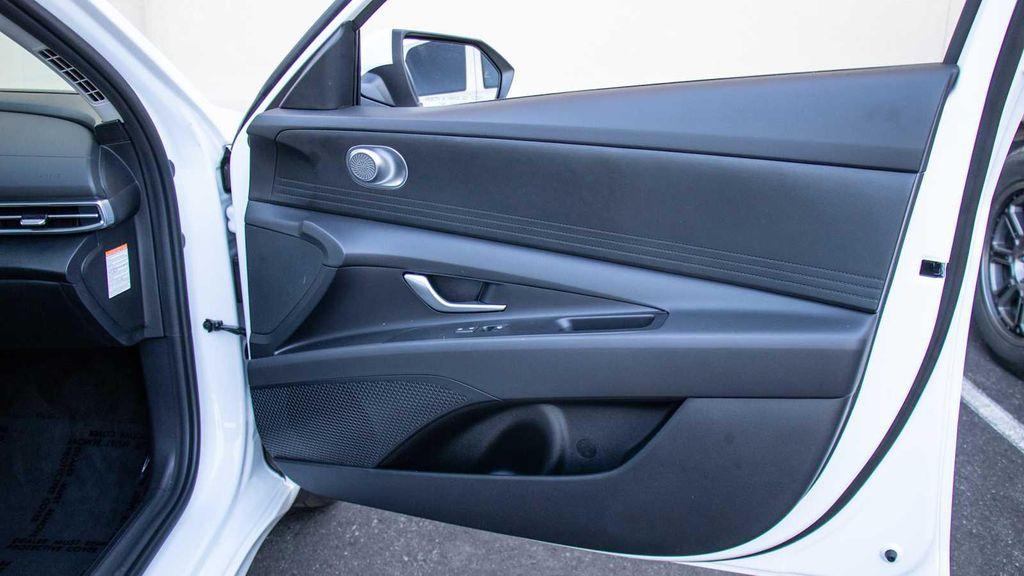 new 2025 Hyundai ELANTRA HEV car, priced at $27,710