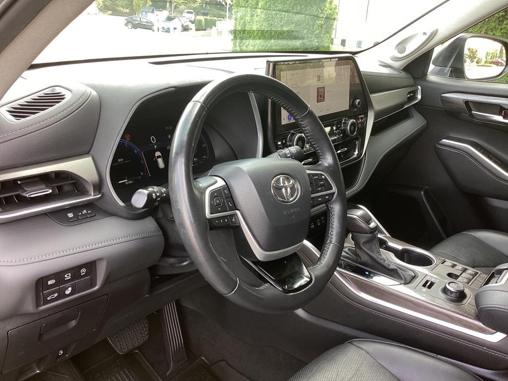 used 2023 Toyota Highlander car, priced at $41,974