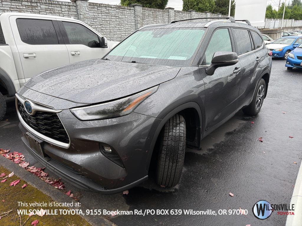 used 2023 Toyota Highlander Hybrid car, priced at $41,554