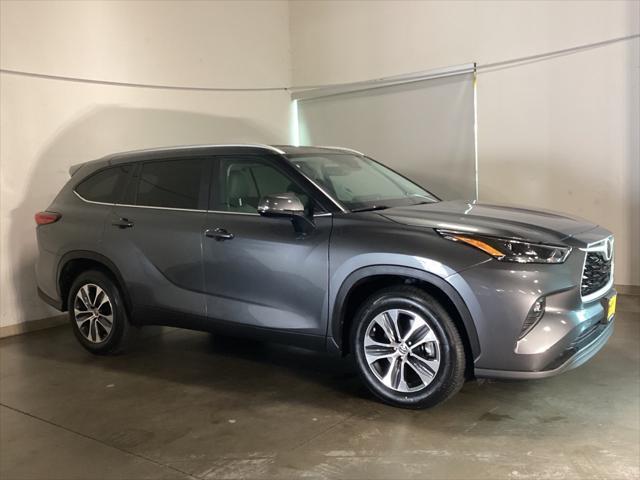 used 2023 Toyota Highlander car, priced at $36,698