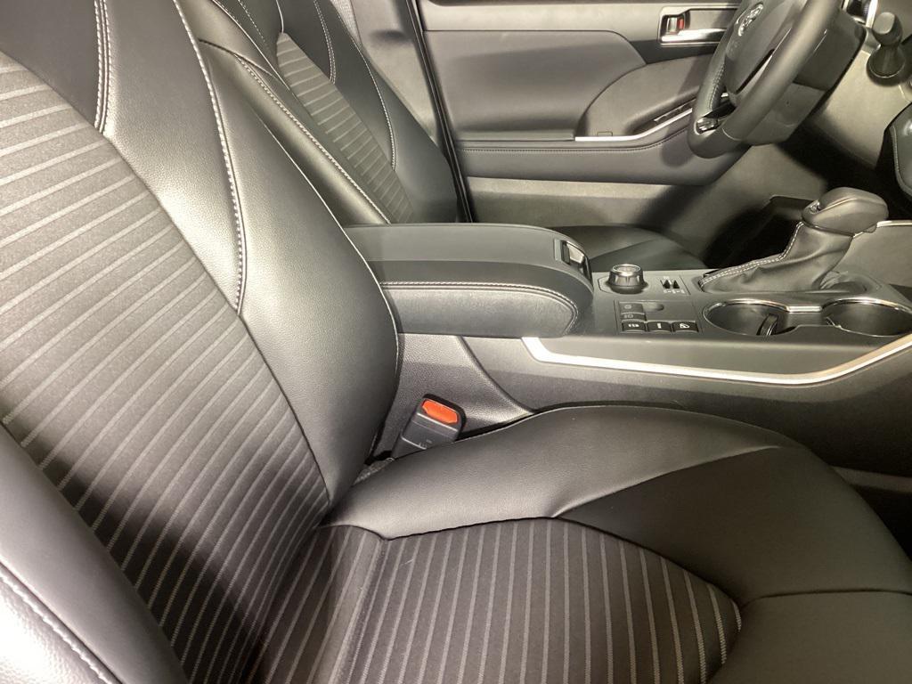 used 2025 Toyota Highlander car, priced at $48,981