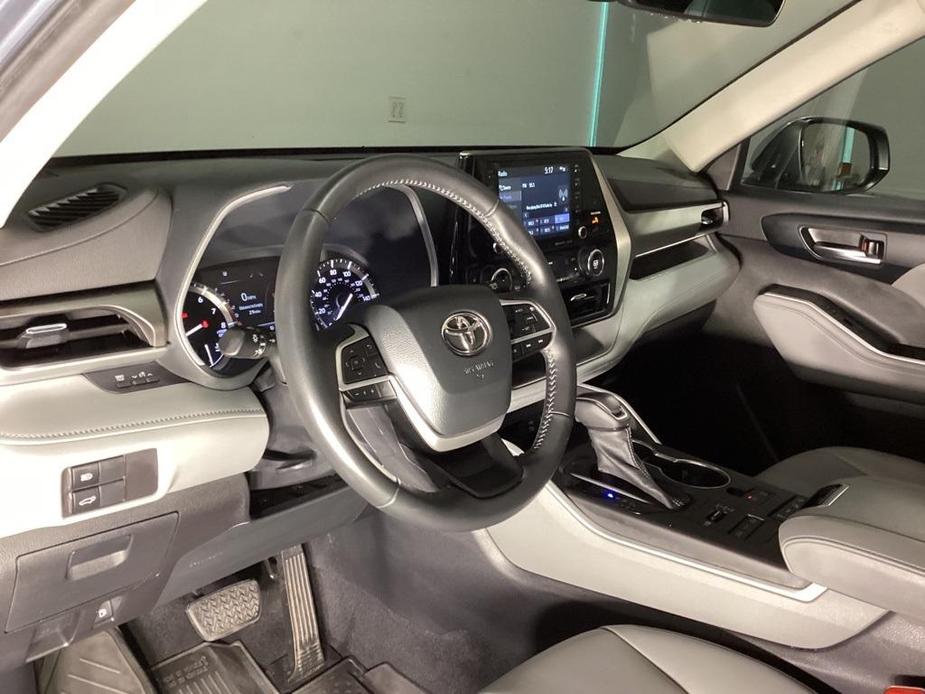 used 2022 Toyota Highlander car, priced at $42,350