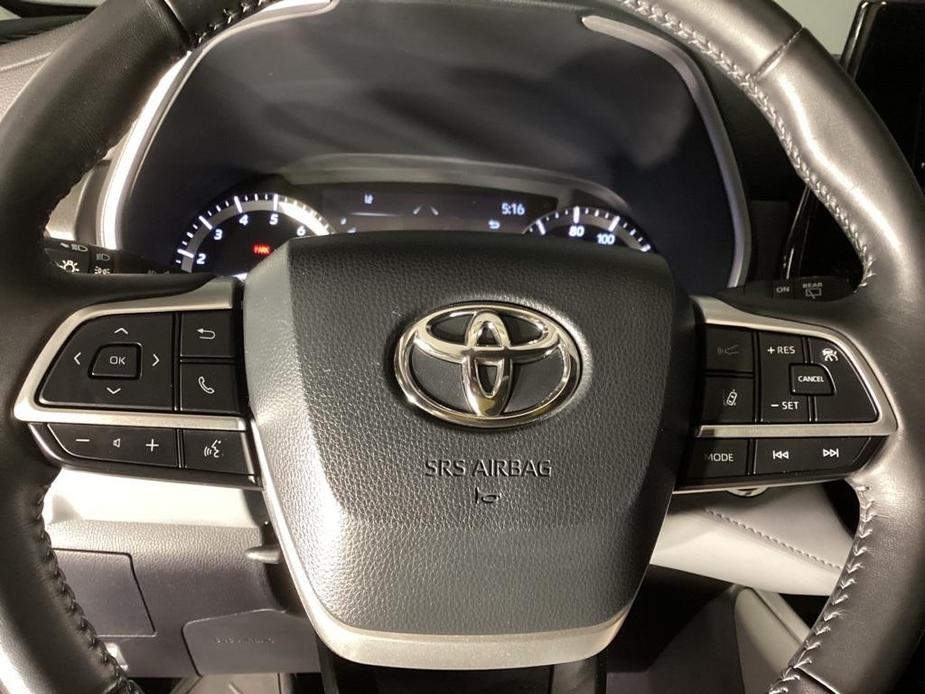 used 2022 Toyota Highlander car, priced at $42,350