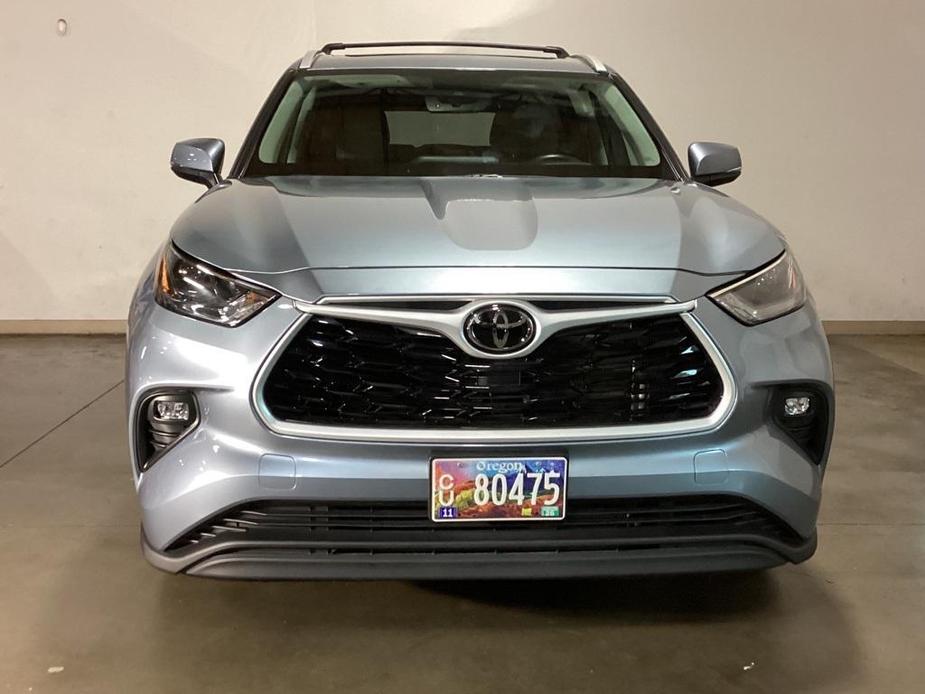 used 2022 Toyota Highlander car, priced at $42,350