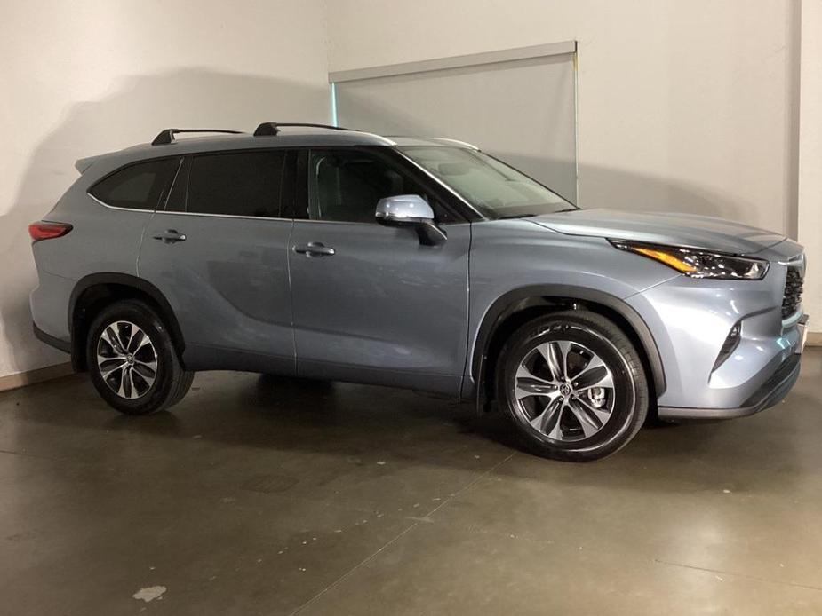 used 2022 Toyota Highlander car, priced at $42,350