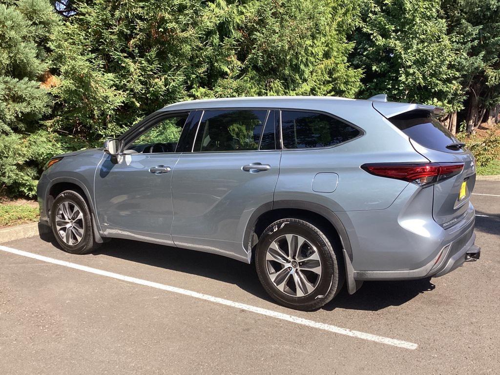 used 2022 Toyota Highlander Hybrid car, priced at $36,981