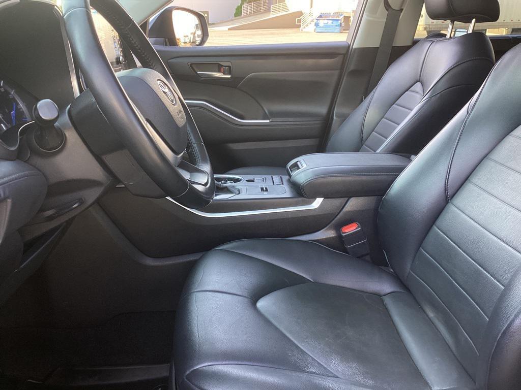 used 2022 Toyota Highlander Hybrid car, priced at $36,981