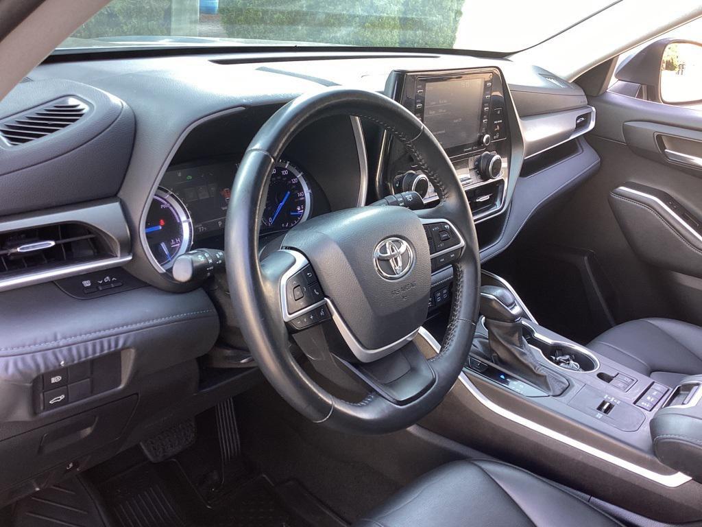 used 2022 Toyota Highlander Hybrid car, priced at $36,981