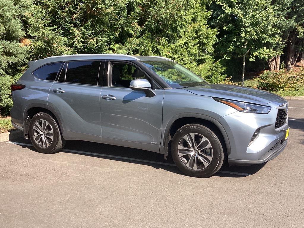 used 2022 Toyota Highlander Hybrid car, priced at $36,981