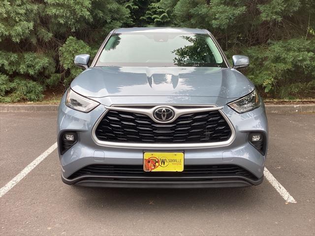 used 2022 Toyota Highlander car, priced at $34,981