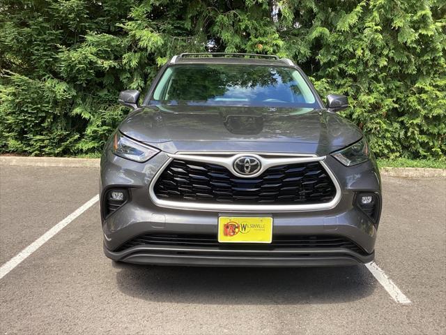 used 2022 Toyota Highlander car, priced at $37,481