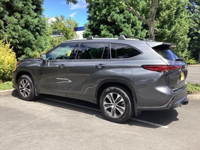 used 2022 Toyota Highlander car, priced at $37,481