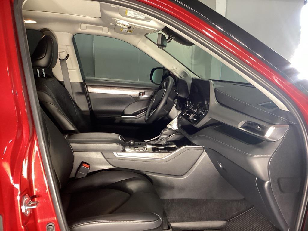 used 2024 Toyota Highlander car, priced at $48,481