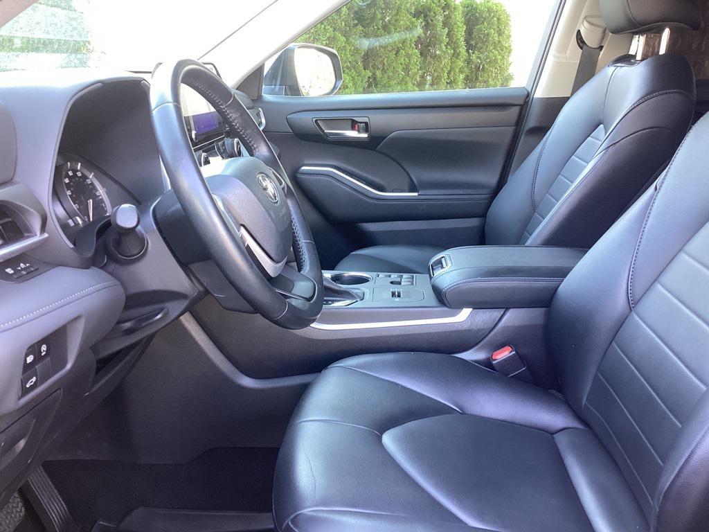 used 2023 Toyota Highlander car, priced at $35,481