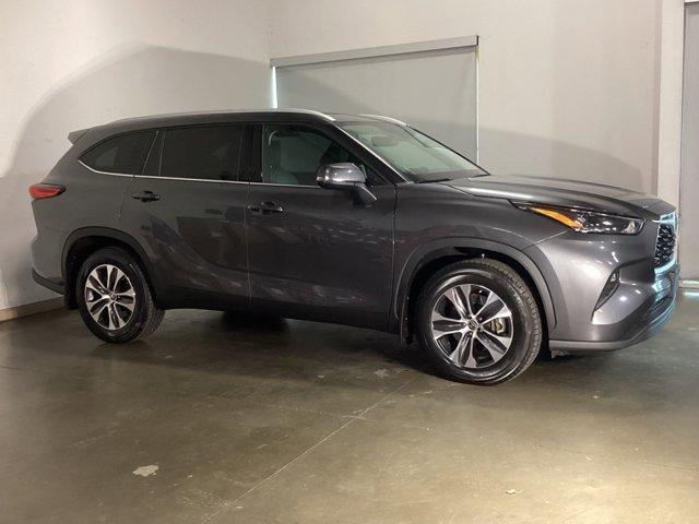 used 2022 Toyota Highlander car, priced at $33,981