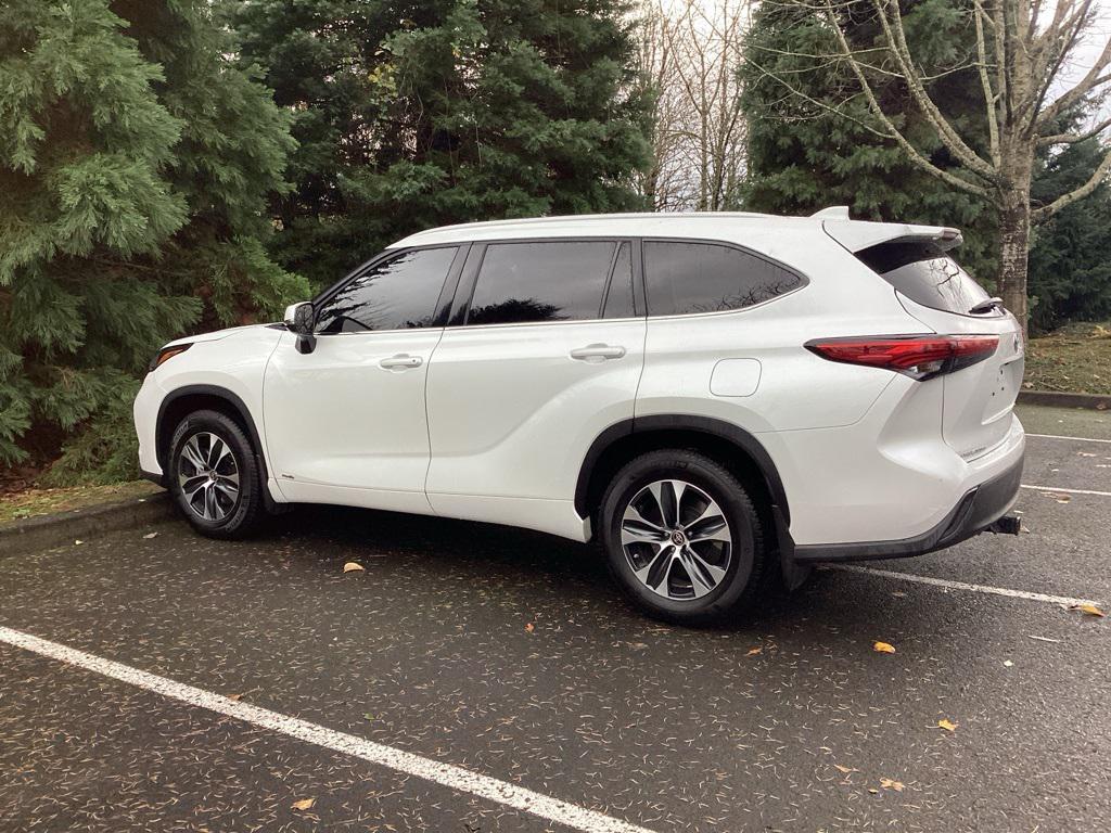 used 2022 Toyota Highlander Hybrid car, priced at $37,996