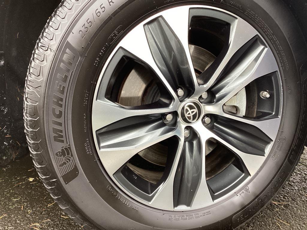 used 2022 Toyota Highlander Hybrid car, priced at $37,996