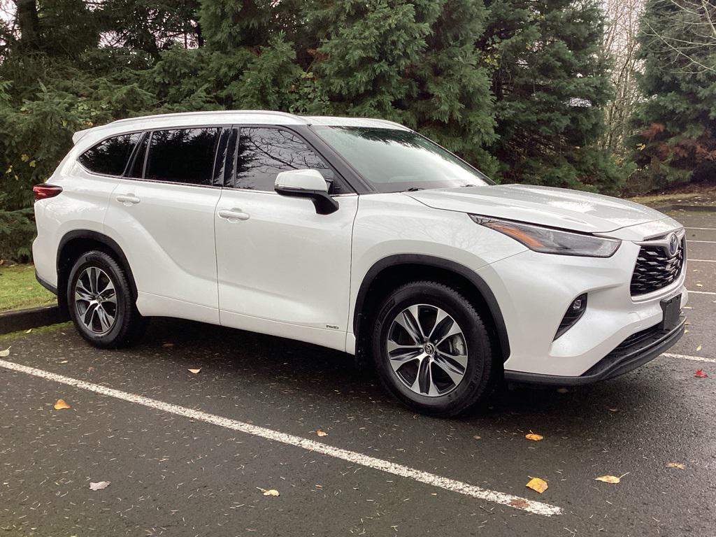 used 2022 Toyota Highlander Hybrid car, priced at $37,996