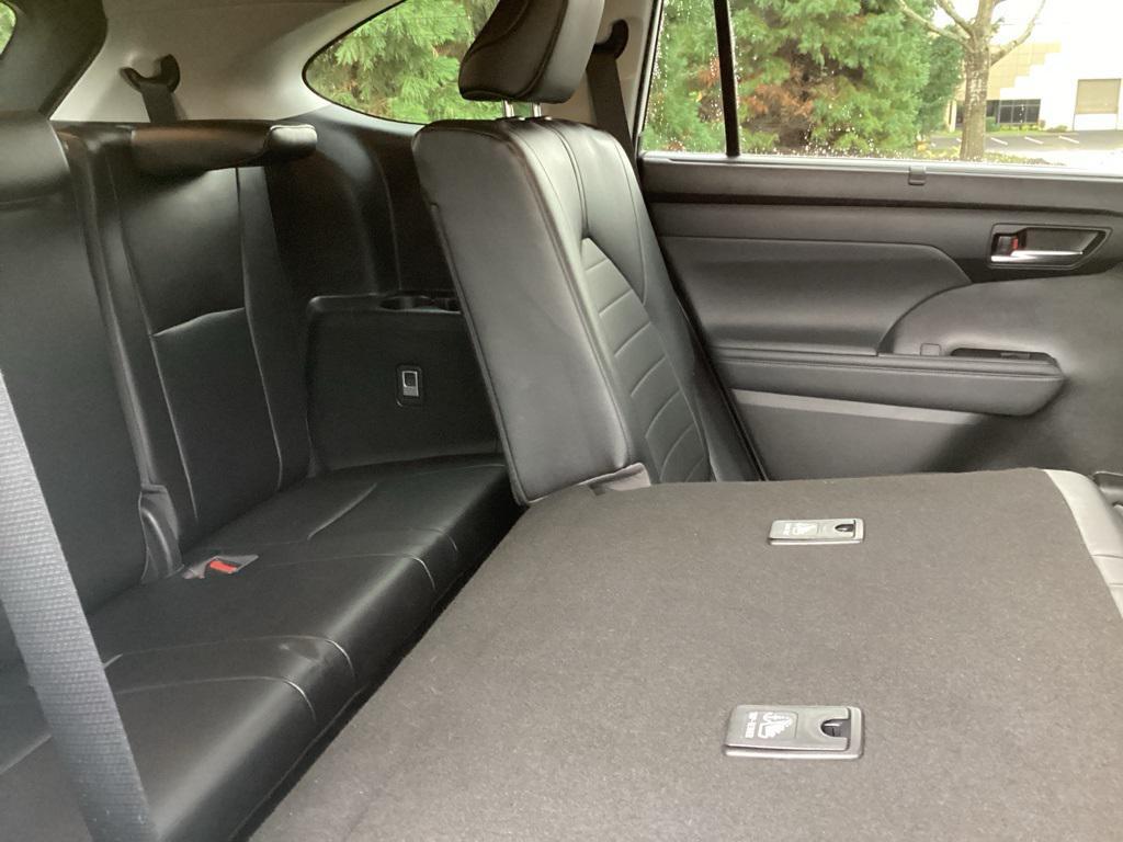 used 2022 Toyota Highlander Hybrid car, priced at $37,996