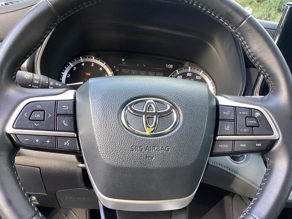 used 2024 Toyota Highlander car, priced at $36,981