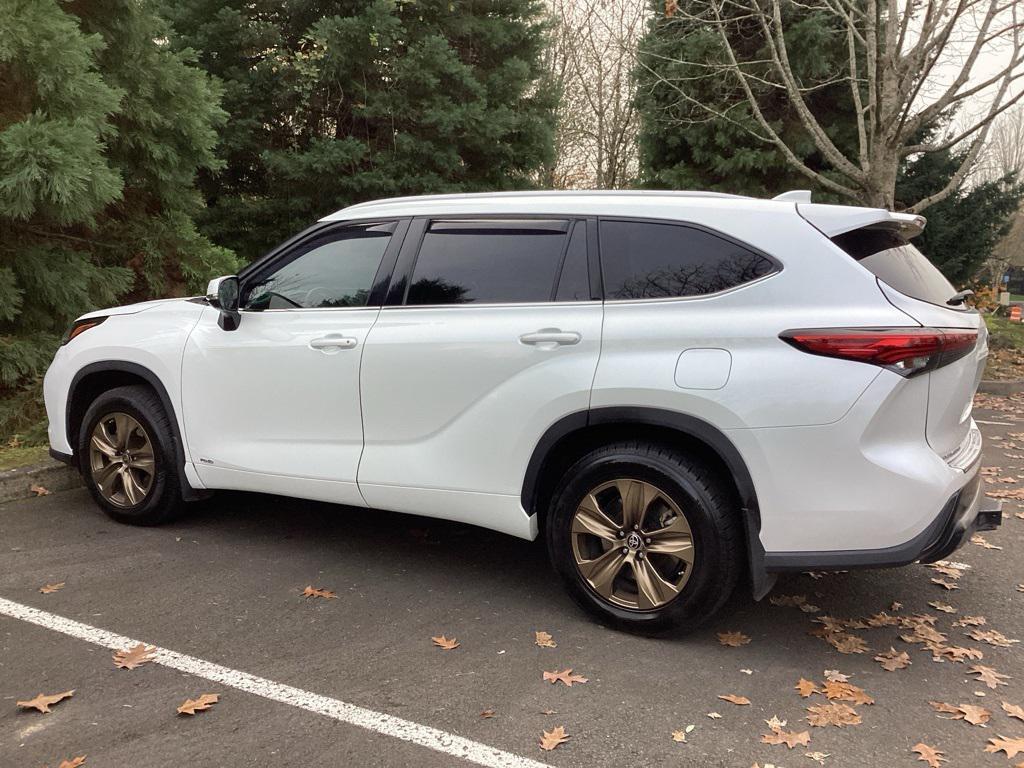 used 2022 Toyota Highlander Hybrid car, priced at $36,998