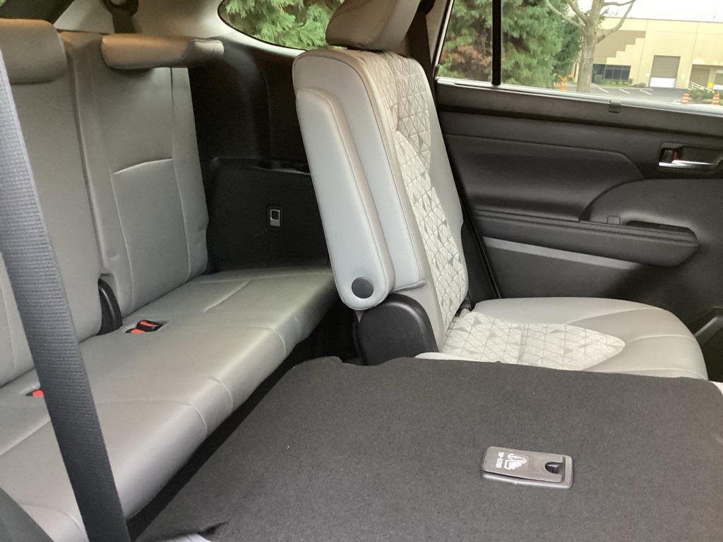 used 2022 Toyota Highlander Hybrid car, priced at $36,998