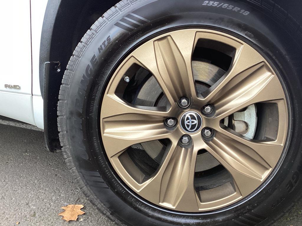 used 2022 Toyota Highlander Hybrid car, priced at $36,998