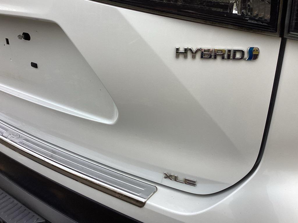 used 2022 Toyota Highlander Hybrid car, priced at $36,998