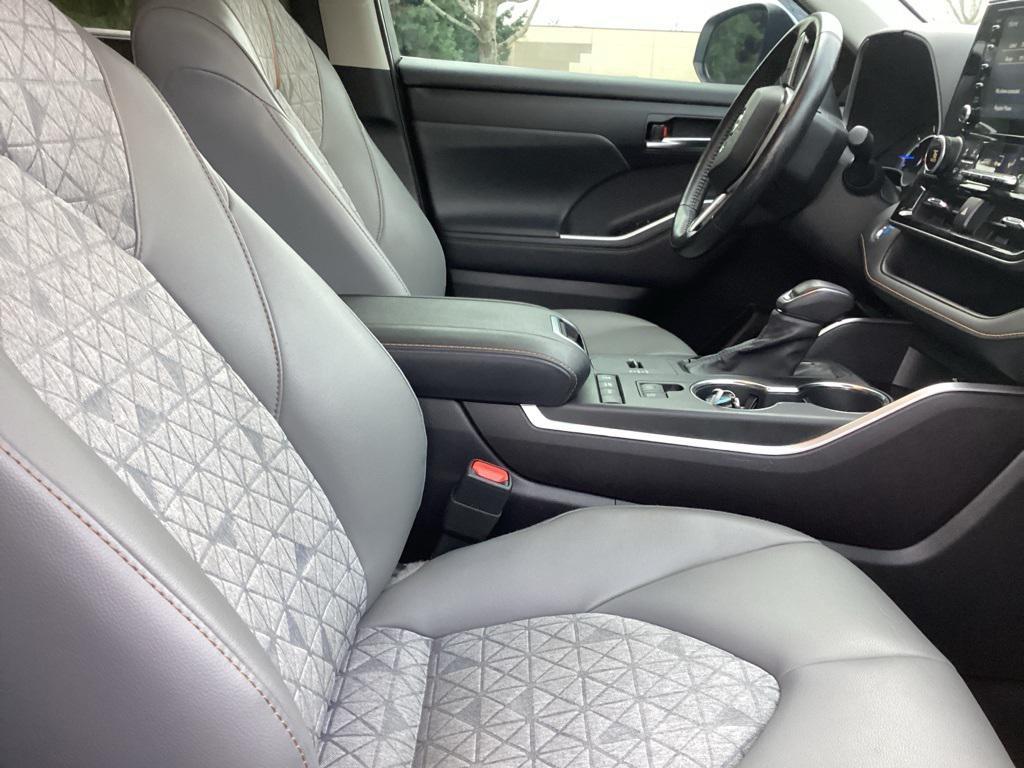 used 2022 Toyota Highlander Hybrid car, priced at $36,998