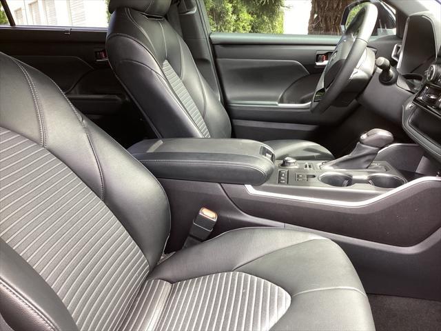 used 2022 Toyota Highlander car, priced at $40,981
