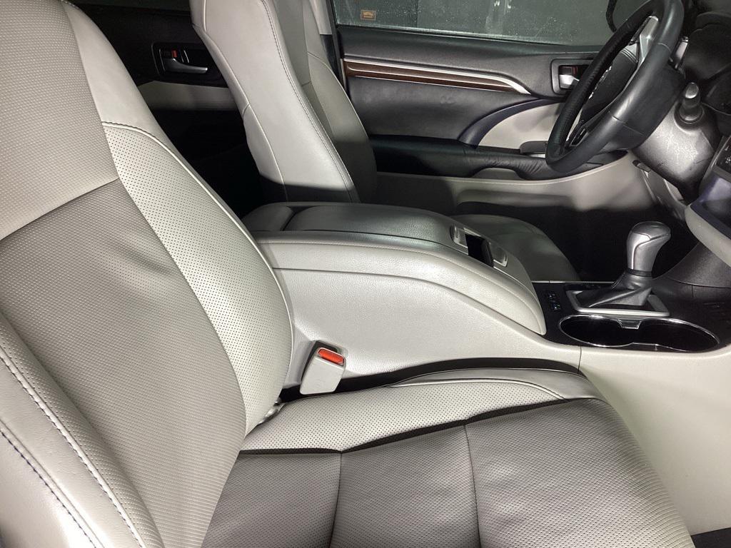 used 2016 Toyota Highlander car, priced at $21,481