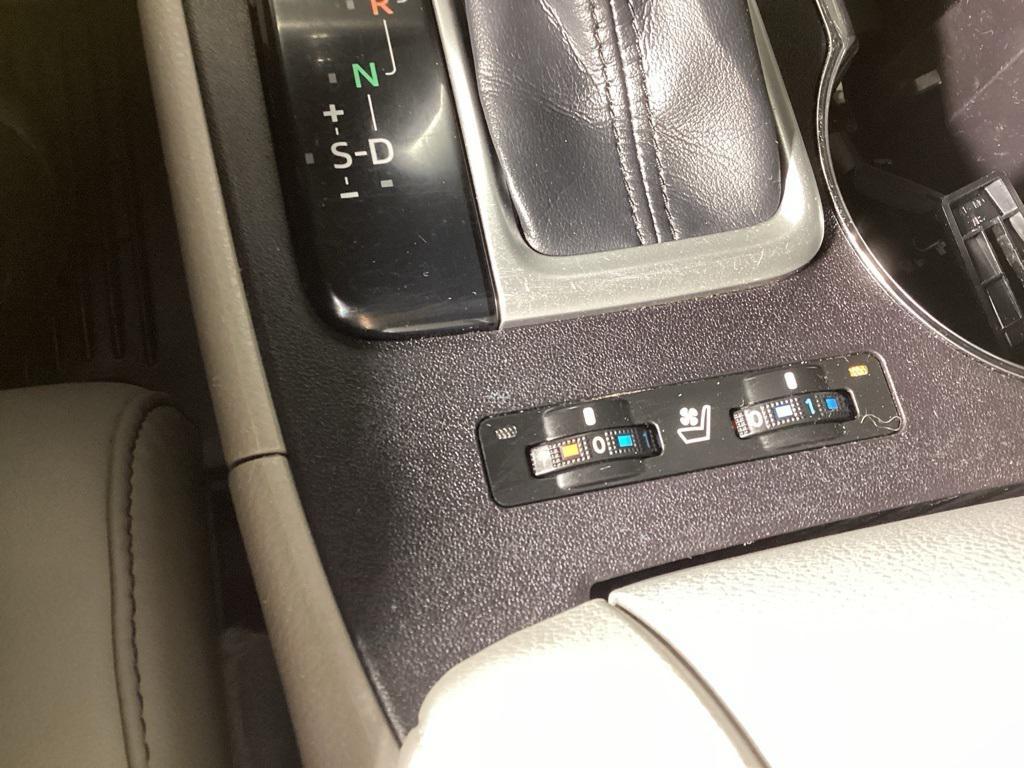 used 2016 Toyota Highlander car, priced at $21,481