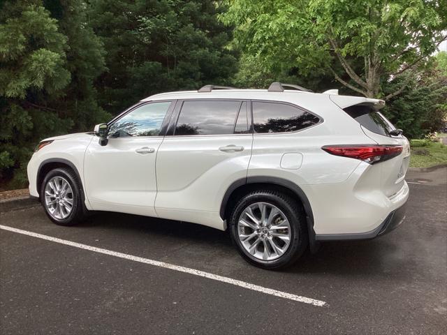 used 2020 Toyota Highlander car, priced at $31,981