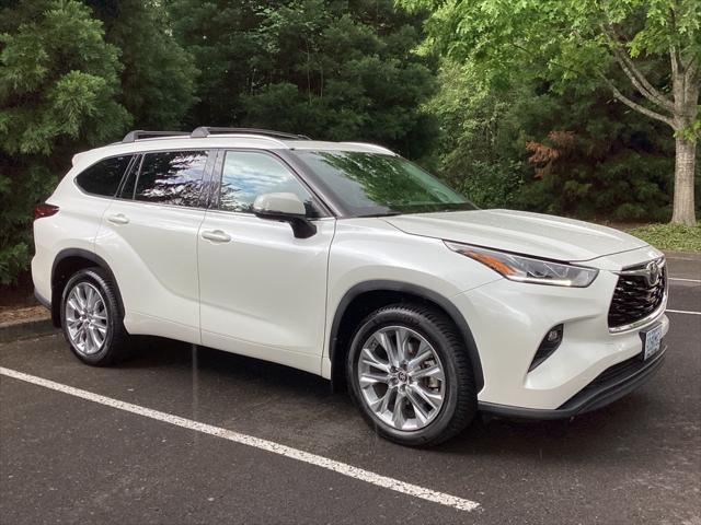used 2020 Toyota Highlander car, priced at $31,981