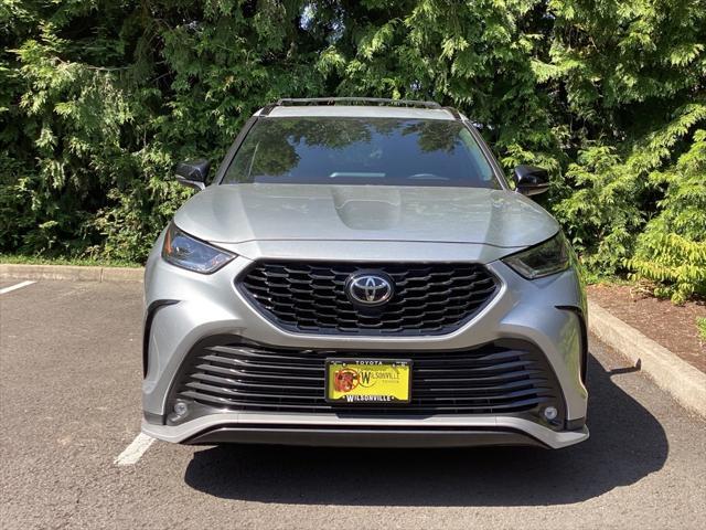 used 2022 Toyota Highlander car, priced at $38,481