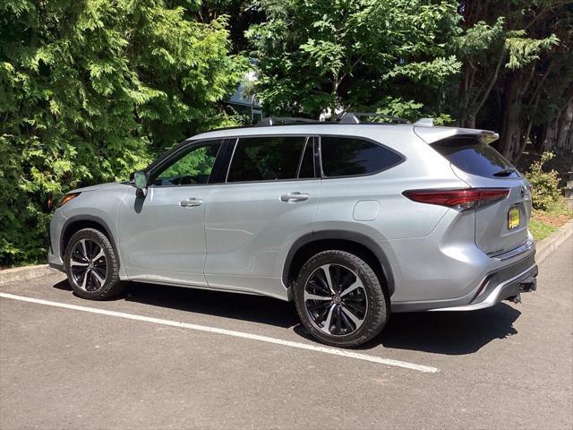 used 2022 Toyota Highlander car, priced at $38,481